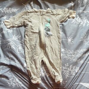 Gerber baby boys sleeper, size newborn